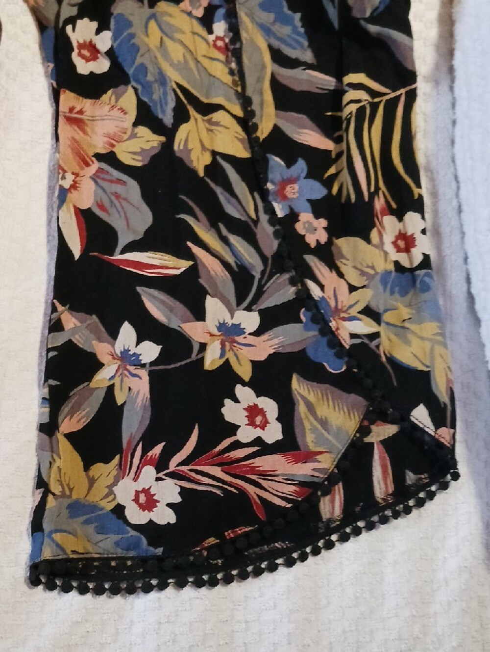 Stunning! ANGIE ⚜️Black Floral Print Smocked Top Open Wide-Leg Jumpsuit L - Picture 12 of 14